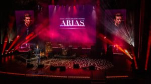 F38A7421 Greg James stage wide shot