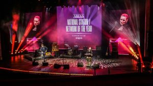 F38A7423 Alix Fox stage wide shot