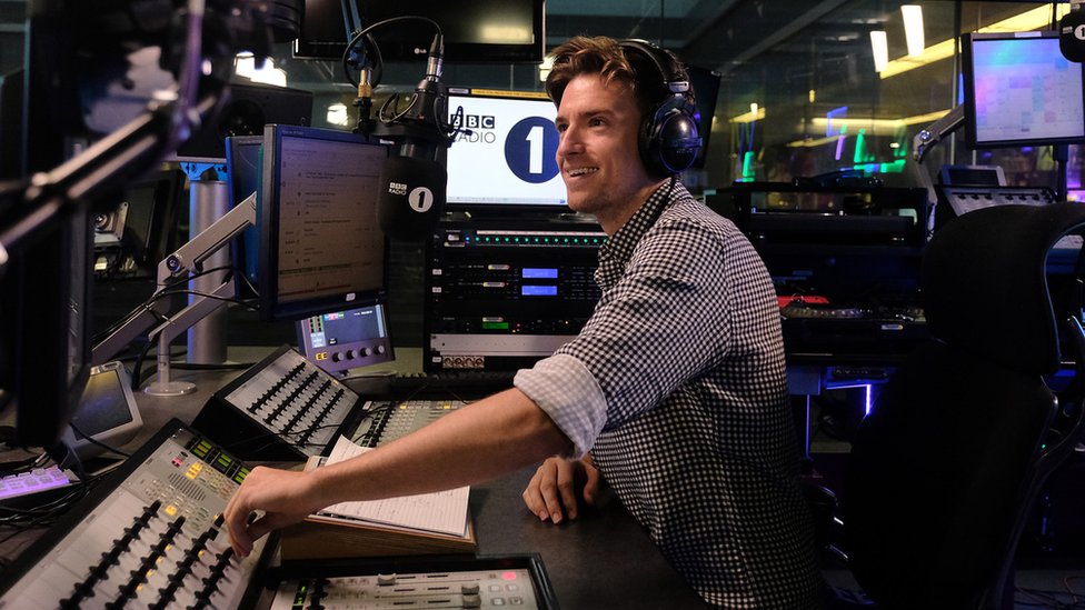 radio_1_breakfast_with_greg_james_02