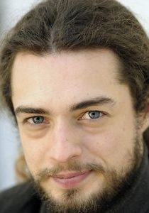 Copy of Jules Headshot